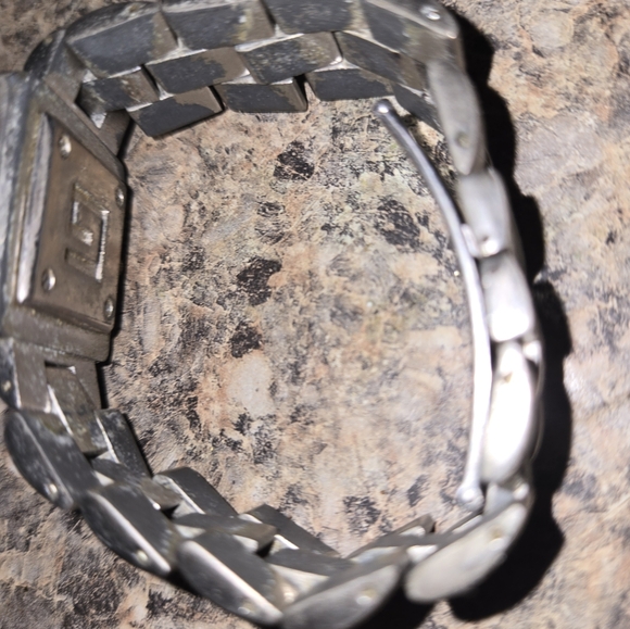 old gucci watch - Picture 3 of 3